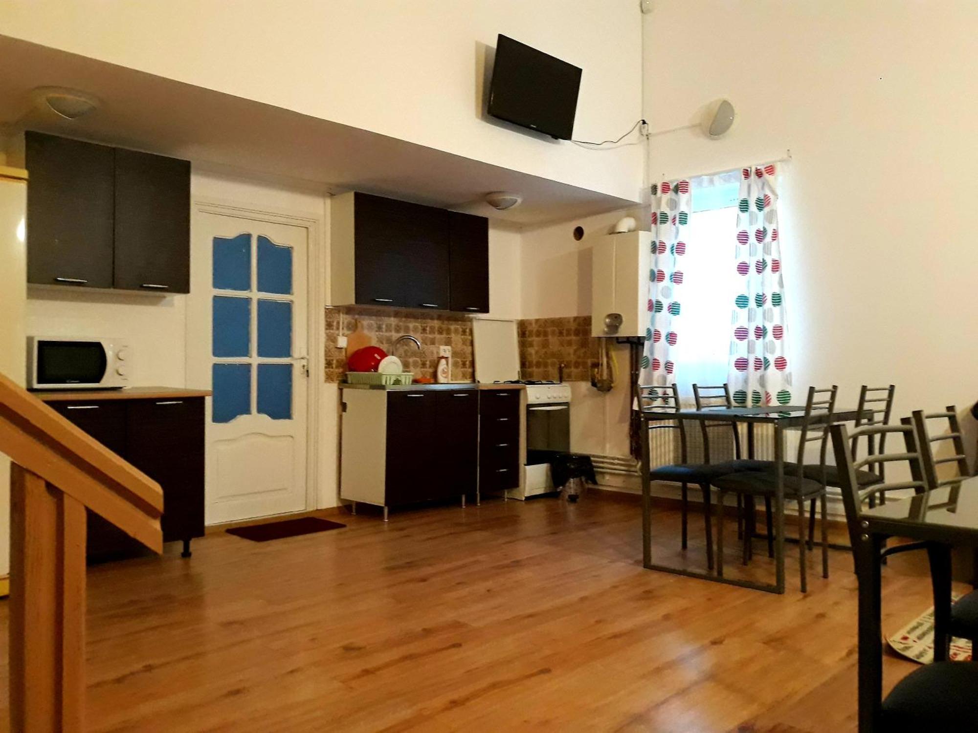 Canadian House * Sarata-Monteoru